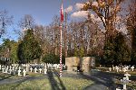 Stare Babice, ul. W�. Sikorskiego, cmentarz wojenny (fot. K. Bielawski / "Wirtualny Sztetl" - www.sztetl.org.pl).