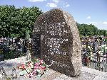 Aleksandr�w ��dzki, ul. Wojska Polskiego, mogi�a zbiorowa. Stan z dn. 04. 08. 2011 r. (fot. Zbigniew Adamas).