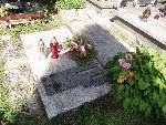 ��d�, ul. Ok�lna, mogi�a zbiorowa. Stan z dn. 23. 08. 2011 r. (fot. Zbigniew Adamas).