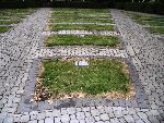 ��czyca, ul. Kaliska, kwatera wojenna. Stan z dn. 8 wrze�nia 2011 r. (fot. Zbigniew Adamas).