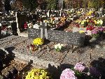 ��d�, ul. Zgierska, mogi�a zbiorowa (2). Stan z dn. 03. 11. 2011 r. (fot. Zbigniew Adamas).