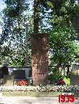 Grodzisk Mazowiecki, ul. Rado�ska, mogi�a zbiorowa. Stan z dn. 17. 08. 2011 r. (fot. Tomasz Karolak).