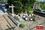 Koz��w Biskupi, mogi�a zbiorowa. Stan z dn. 28. 05. 2010 r. (fot. Tomasz Karolak).