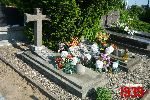 Koz��w Biskupi, mogi�a zbiorowa. Stan z dn. 28. 05. 2010 r. (fot. Tomasz Karolak).