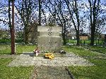 Kiernozia, cmentarz wojenny. Stan z 2010 r. (fot. Rados�aw R�kawiecki / www.gostynin.org.pl).
