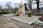 Wiskitki, mogi�a zbiorowa (2). Stan z dn. 12. 11. 2015 r. (fot. Tomasz Kuran).