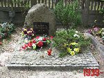 Warszawa, ul. Ksi�dza Piotra Skargi, mogi�a indywidualna. Stan z dn. 25 lipca 2016 r. (fot. Tomasz Karolak).
