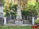 Warszawa, ul. M�ynarska, gr�b rodzinny (1) - Warszawa, ul. M�ynarska, gr�b rodzinny (1). Stan z dn. 13 wrze�nia 2016 r. (fot. Tomasz Karolak).