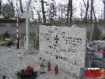 Wyszogr�d, ul. Niepodleg�o�ci, mogi�a zbiorowa (fot. T. Karolak).