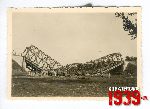 Zniszczenia wojenne 1939 - most na Bzurze w Sochaczewie (fot. ze zbior�w Andrzeja Kornackiego).