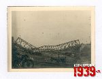 Zniszczenia wojenne 1939 - most na Bzurze w Sochaczewie (fot. ze zbior�w Andrzeja Kornackiego).