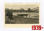 Zniszczenia wojenne 1939 - most na Bzurze w Sochaczewie (fot. ze zbior�w Andrzeja Kornackiego).