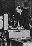 J�zef Beck wyg�asza przem�wienie w Sejmie, 5 maja 1939 (�r�d�o: Wikimedia Commons).