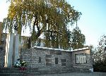 Pi�tek, ul. Kutnowska, Pomnik Chwa�y 14 Dywizji Piechoty Wielkopolskiej Armii "Pozna�". Stan z dn. 31. 10. 2008 r. (fot. udost�pniona przez Urz�d Gminy Pi�tek).