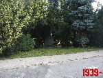 B�onie, ul. Grodziska, tablica pami�tkowa. Stan z dn. 23. 08. 2011 r. (fot. Tomasz Karolak).