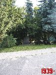 B�onie, ul. Grodziska, tablica pami�tkowa. Stan z dn. 23. 08. 2011 r. (fot. Tomasz Karolak).