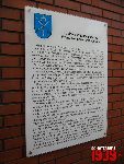 Borz�cin Du�y, ul. Warszawska / Spacerowa, krzy� i tablica pami�tkowa. Stan z dn. 12. 11. 2011 r. (fot. Tomasz Karolak).