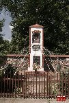 Za�usk�w, kapliczka z wmurowan� tablic� pami�tkow� po�wi�con� poleg�ym �o�nierzom armii "Pozna�" i "Pomorze" (fot. �. Wojtczak).