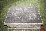 Witkowice, miejsce pami�ci, po�wi�cone przeprawie oddzia��w Wojska Polskiego przez doln� Bzur� we wrze�niu 1939 roku. Tablica pami�tkowa ku czci �o�nierzy armii "Pozna�" i "Pomorze" poleg�ych na przeprawie (fot. �. Wojtczak)