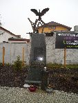 Stare Babice, ul. Warszawska, Pomnik Obro�c�w Ziemi Babickiej. Stan z dn. 24. 12 2011 r. (fot. Szymon Zyga).