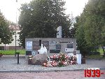 ��czyca, Plac Tadeusza Ko�ciuszki, Pomnik Bohater�w Bitwy nad Bzur�. Stan z dn. 23. 09. 2011 r. (fot. Tomasz Karolak).