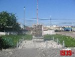 W�oc�awek, ul. Okrzei, pomnik. Stan z dn. 30. 04. 2012 r. (fot. Tomasz Karolak).