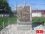 W�oc�awek, ul. Okrzei, pomnik. Stan z dn. 30. 04. 2012 r. (fot. Tomasz Karolak).