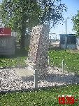 W�oc�awek, ul. Okrzei, pomnik. Stan z dn. 30. 04. 2012 r. (fot. Tomasz Karolak).