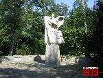 Milan�wek, Pl. Stefana Starzy�skiego, Pomnik Bohater�w. Stan z dn. 30. 08. 2012 r. (fot. Tomasz Karolak).