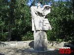 Milan�wek, Pl. Stefana Starzy�skiego, Pomnik Bohater�w. Stan z dn. 30. 08. 2012 r. (fot. Tomasz Karolak).