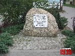 Grodzisk Mazowiecki, ul. �yrardowska, pomnik. Stan z dn. 06. 09. 2012 r. (fot. Tomasz Karolak).