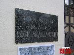 Brwin�w, Rynek, tablica pami�tkowa. Stan z dn. 06. 09. 2012 r. (fot. Tomasz Karolak).