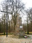 Kazu� Nowy, pomnik-mauzoleum. Stan z dn. 26 marca 2018 r. (fot. Tomasz Kuran).