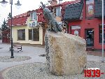 Leszno, Al. Wojska Polskiego, g�az pami�tkowy. Stan z dn. 04. 12. 2011 r. (fot. Tomasz Karolak).