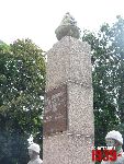 Nowy Dw�r Mazowiecki, ul. Led�chowskiego, Pomnik Obro�c�w Modlina 1939 r. Stan z dn. 06. 08. 2011 r. (fot. Tomasz Karolak).