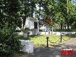 Sochaczew - Chodak�w, ul. Chopina, tablica pami�tkowa. Stan z dn. 04. 09. 2011 r. (fot. Tomasz Karolak).