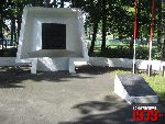 Sochaczew - Chodak�w, ul. Chopina, tablica pami�tkowa. Stan z dn. 04. 09. 2011 r. (fot. Tomasz Karolak).