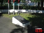 Sochaczew - Chodak�w, ul. Chopina, tablica pami�tkowa. Stan z dn. 04. 09. 2011 r. (fot. Tomasz Karolak).