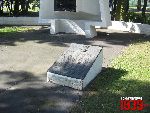 Sochaczew - Chodak�w, ul. Chopina, tablica pami�tkowa. Stan z dn. 04. 09. 2011 r. (fot. Tomasz Karolak).