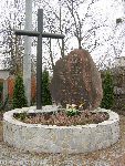 Umiast�w, ul. Umiastowska, pomnik. Stan z dn. 05. 04. 2012 r. (fot. T. Kuran).